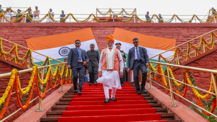 https://salarnews.in/public/uploads/images/newsimages/maannewsimage15082025_172410_modi 2.png